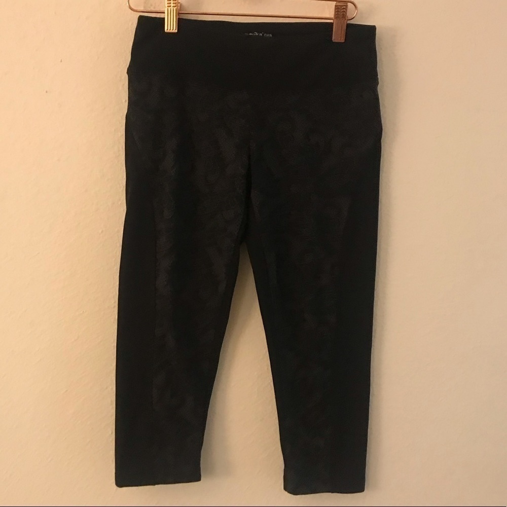 *** Marika Lace Print Cropped Leggings